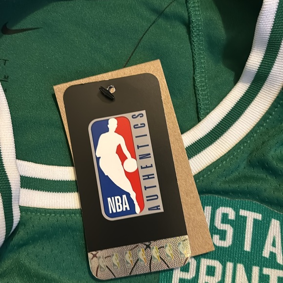 Boston Celtics brown jersey and 2 pairs of socks brand new lot . - Picture 4 of 5